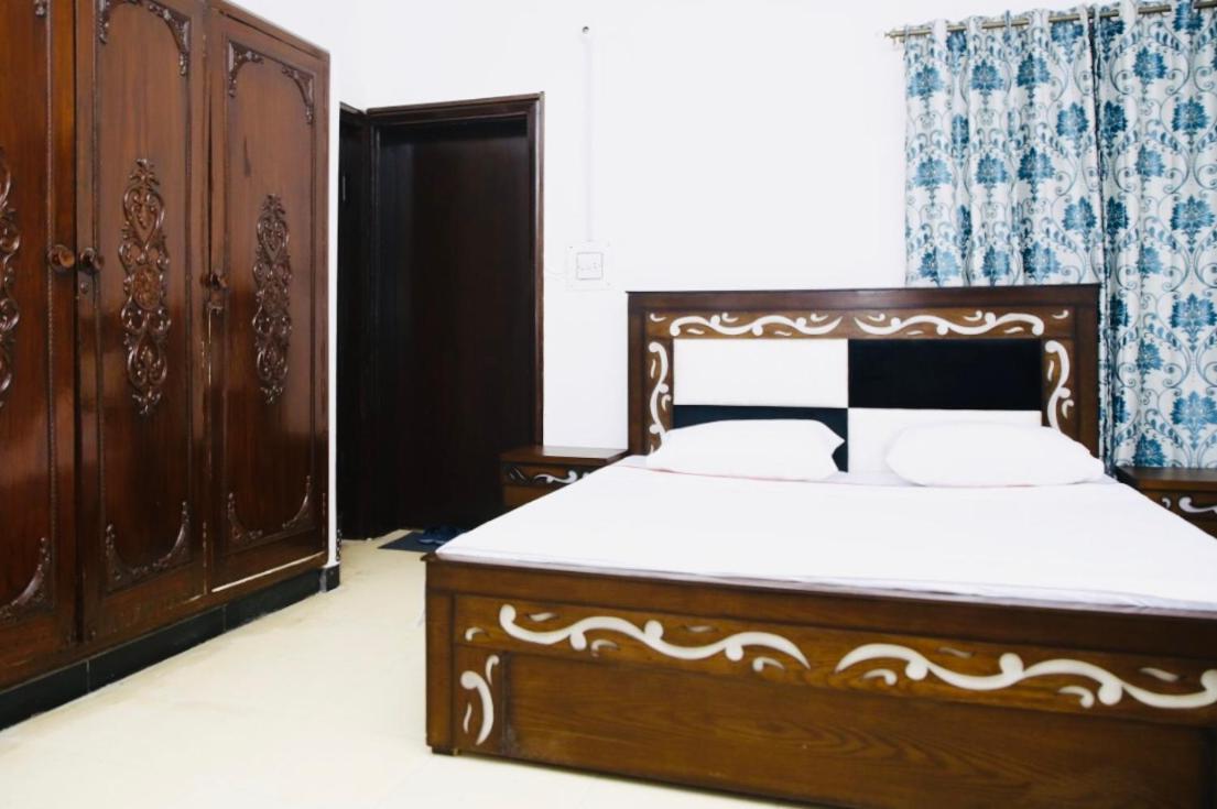 Lux Lounge Guest House Islamabad Exterior photo