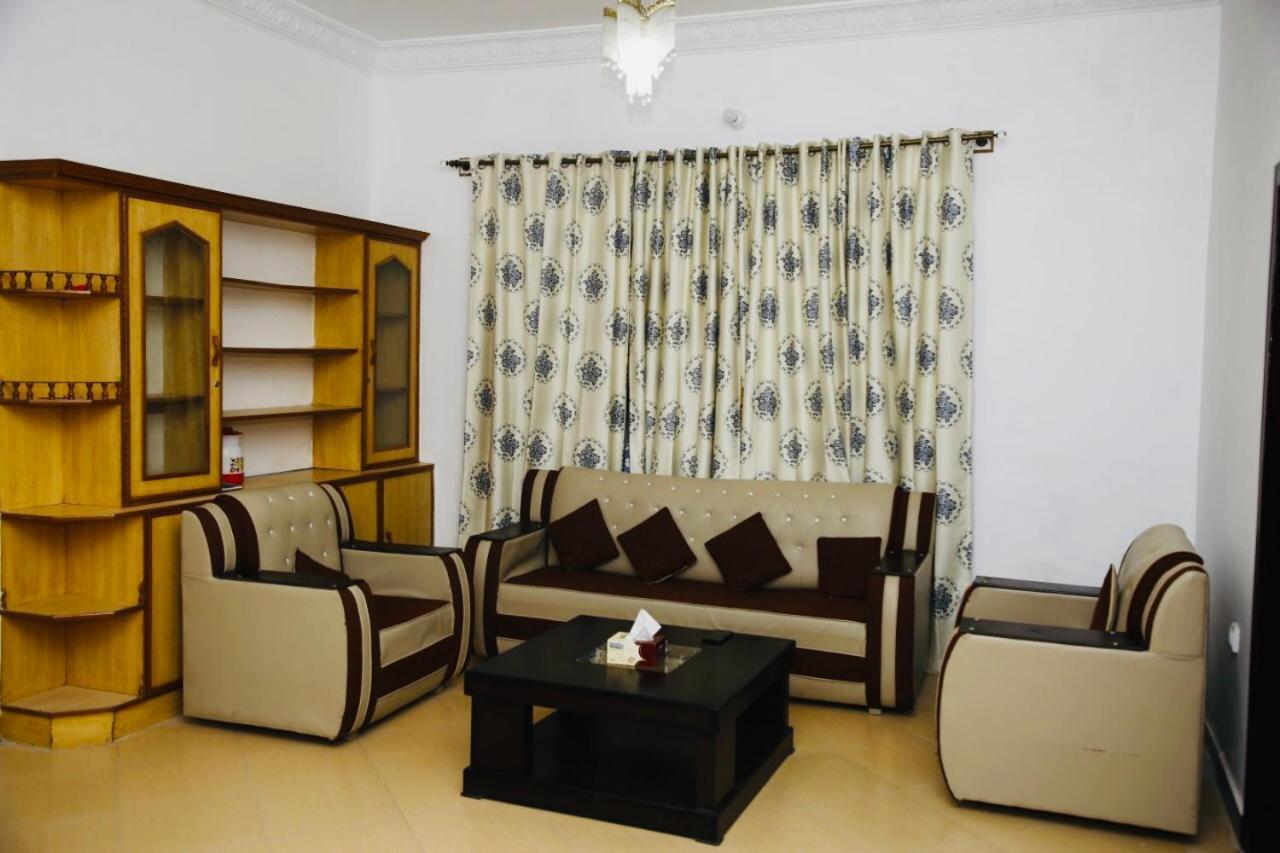 Lux Lounge Guest House Islamabad Exterior photo