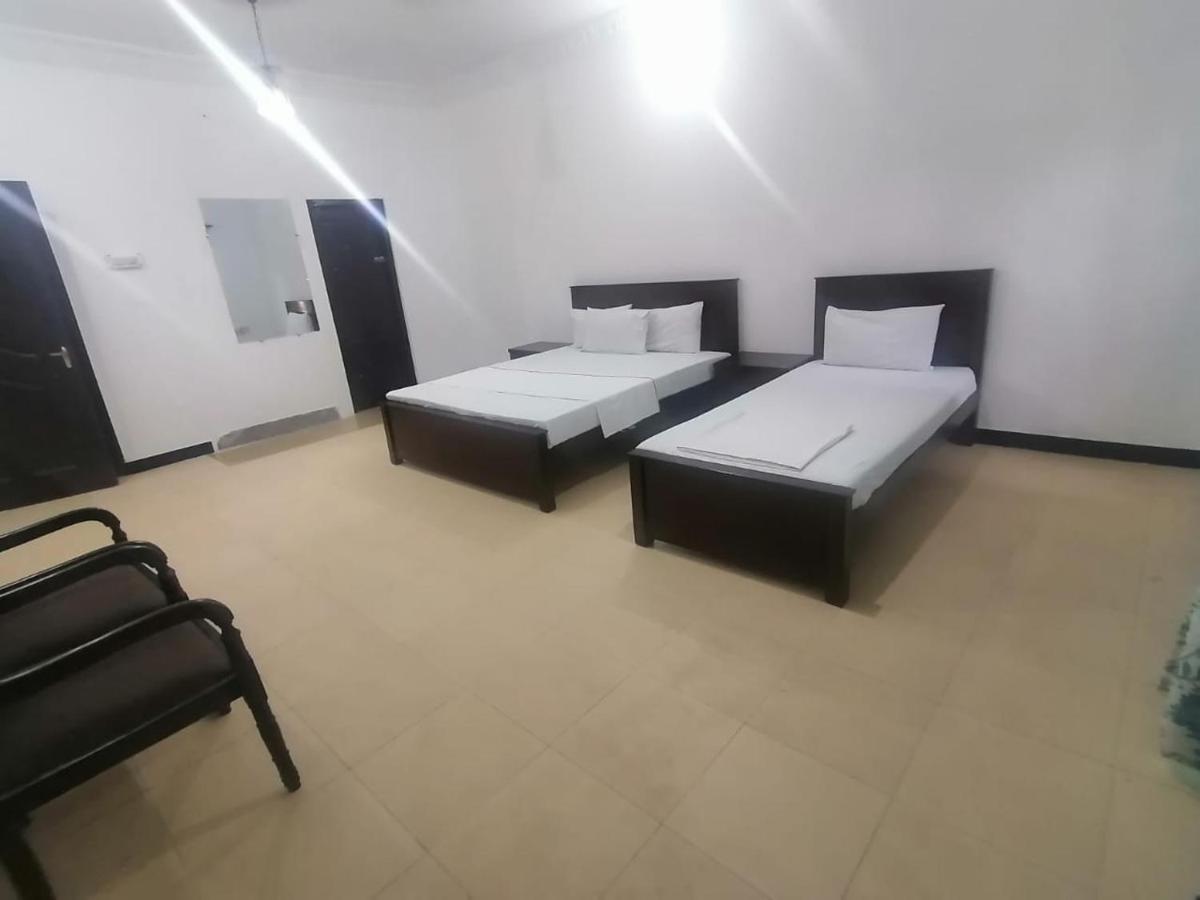 Lux Lounge Guest House Islamabad Exterior photo