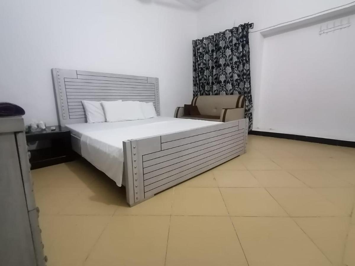 Lux Lounge Guest House Islamabad Exterior photo
