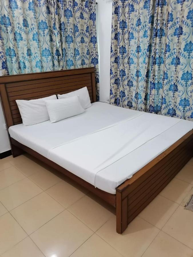 Lux Lounge Guest House Islamabad Exterior photo